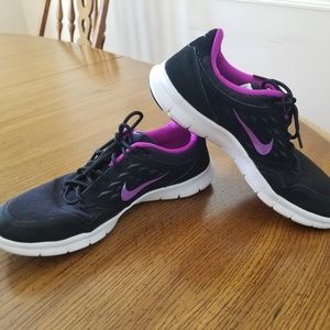 Nike athletic shoes 9